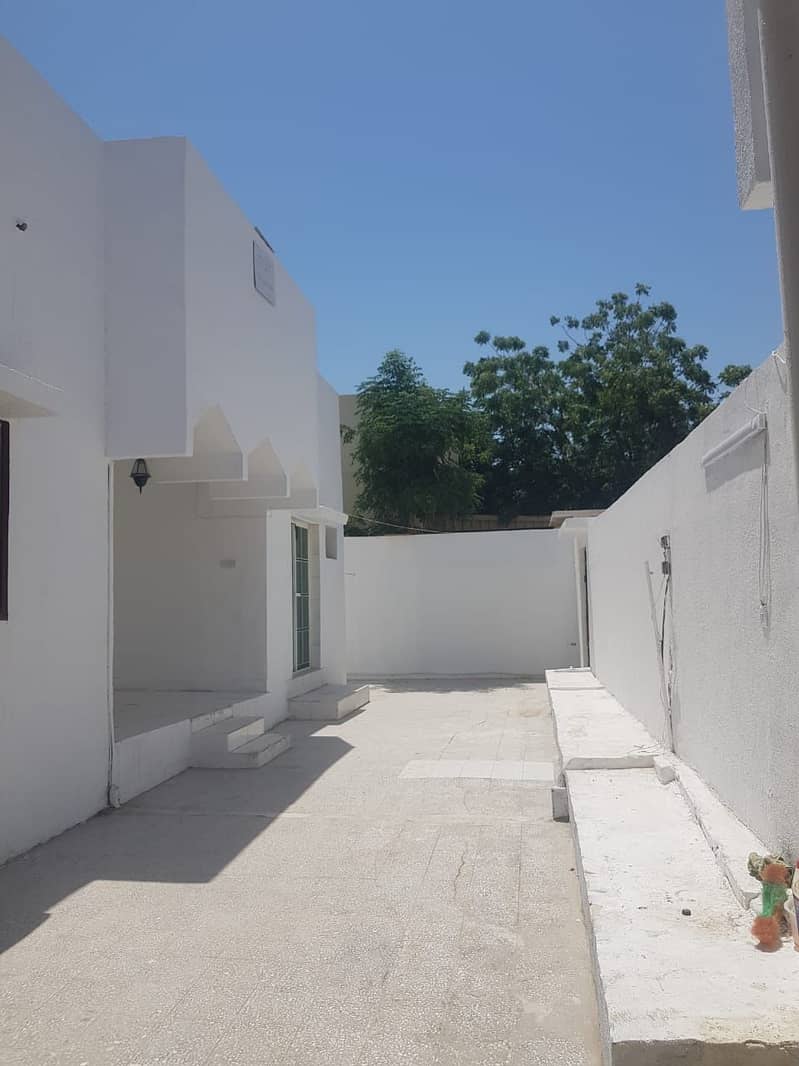 Spacious 4 bedrooms, hall villa for rent in ajman