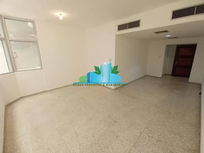 فلیٹ 1 غرفة نوم للايجار في شارع حمدان، أبوظبي - شقة في شارع حمدان 1 غرف 40000 درهم - 6070985