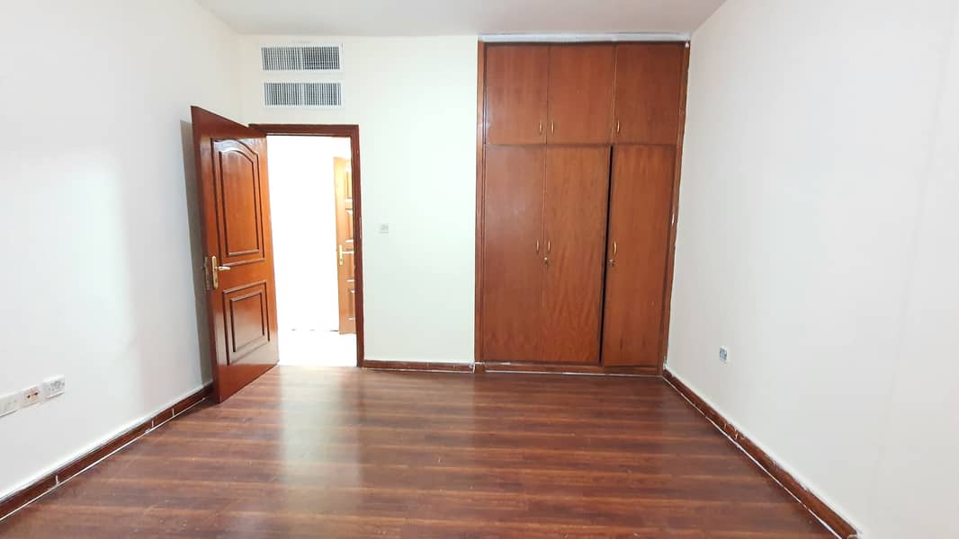 شقة في شارع حمدان 2 غرف 45000 درهم - 6101649