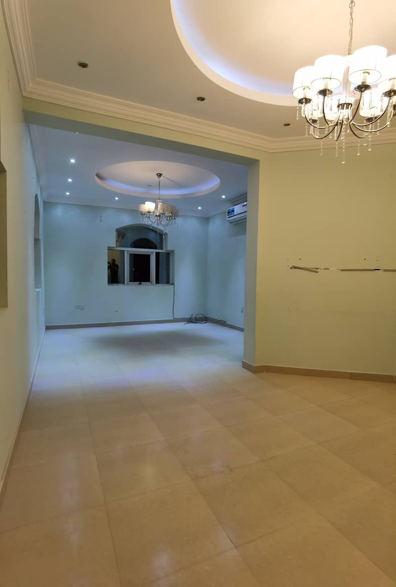 EXCELLENT LAVISH PROPER 3BHK FIRST FLOOR OF VILLA CLOSE TO ROYAL CITY MARKET AT OLD AL FALAH DIRECT FROM OWNER 50K