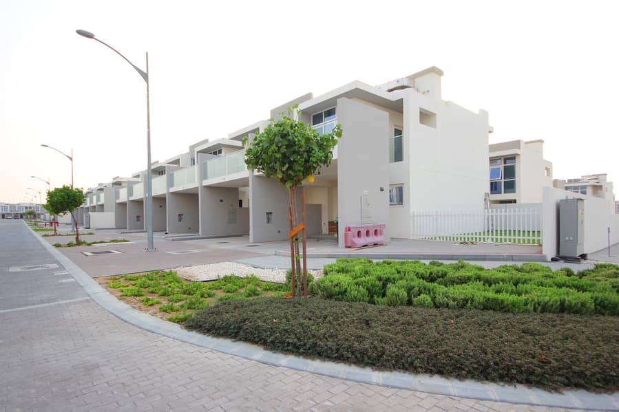 Freehold luxury villa 3 rooms ready delivery in Dubai in 10% installment