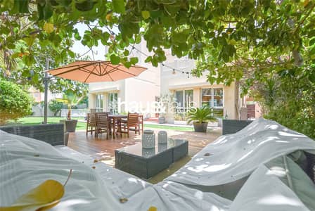 4 Bedroom Villa for Sale in The Meadows, Dubai - Large Corner Plot | Close To Meadows Village |