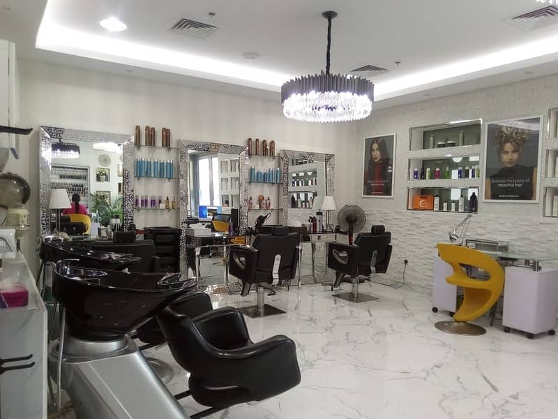 30 LUXURIOUS LADIES SALOON   IN A HOTEL APARTMENT/BUSINESS BAY. . .