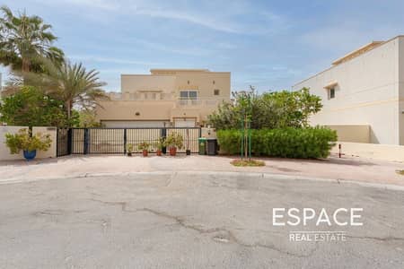 4 Bedroom Villa for Sale in The Meadows, Dubai - Exclusive | Fully Vastu | Extended | VOT