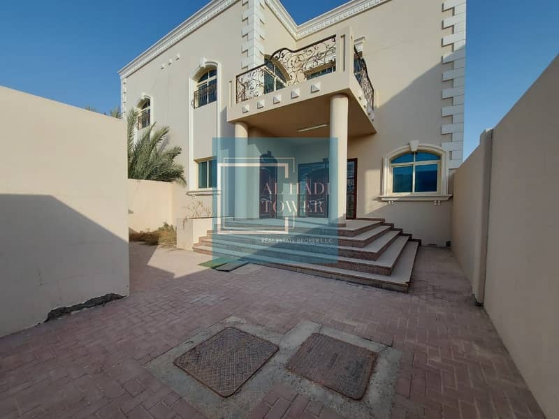 Amazing villa 4bedrooms with private entrance , driver room,hosh.