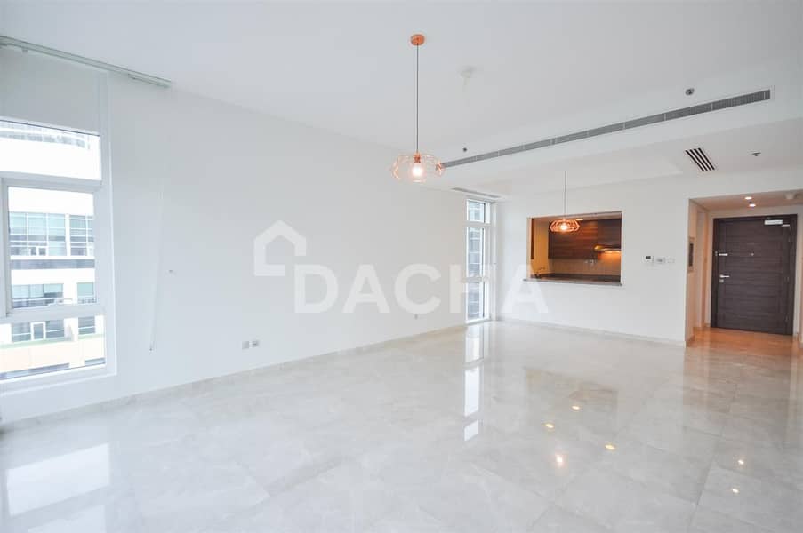 Spacious 1 BED with Large Terrace / Burj View