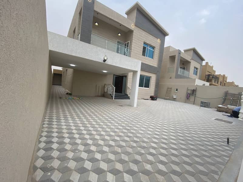 Own a modern design super lux villa without down payment, large building area, in an excellent location