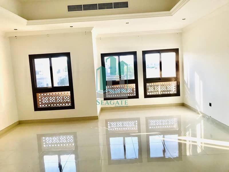 Brand new finish spacious 4 bedroom plus villa with pool in jumeirah 1, near the beach