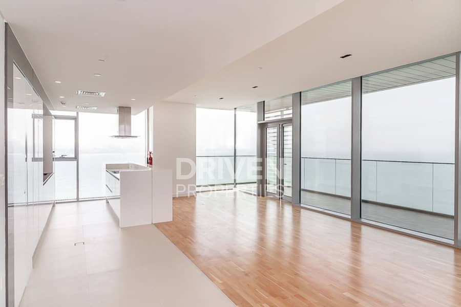 Stunning & Spacious Unit | Full Sea View