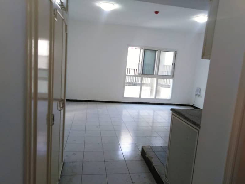 Квартира в Абу Шагара, 17000 AED - 6123380