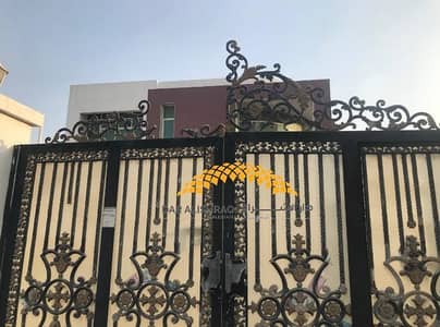 4 Bedroom Villa for Rent in Al Sabkha, Sharjah - Spacious Villa| Main Road Villa | 4 bedrooms