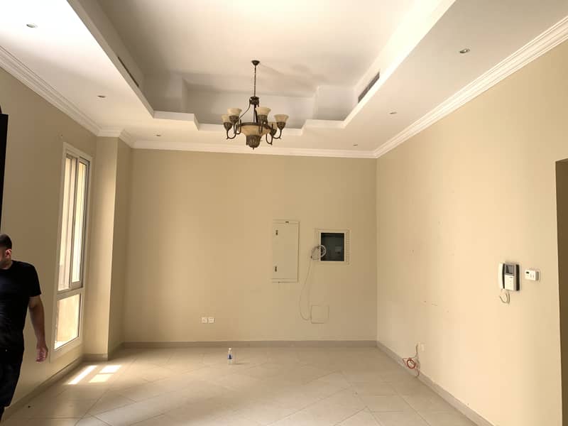 Very nice villa available for rent at mirdif 4 master bedroom with maid roo