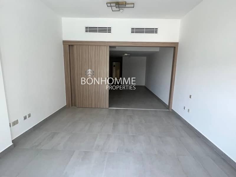 Huge Studio with Balcony/ Partition
