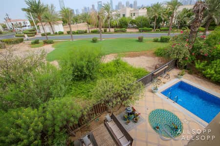 4 Bedroom Villa for Sale in Jumeirah Islands, Dubai - Exclusive | Skyline View | Extendable Plot