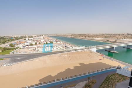 2 Bedroom Apartment for Sale in Yas Island, Abu Dhabi - High Floor Unit|Comforting Canal View|Own It Now