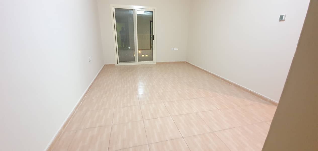 NO DEPOSIT// 1MONTH FREE// HUGE 1BHK ONLY 16K WITH 6CHQ+BALCONY +NICE LOCATION AL QULAYAAH