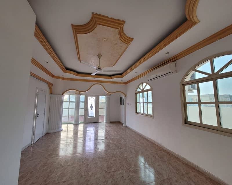Villa for rent 5 rooms and a dining room 5000 feet in Al Rawda