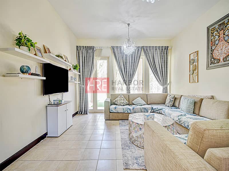 Exclusive|Spacious Villa|Corner Land Close To The Pool