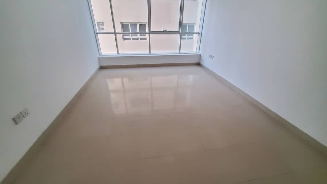 20 DAYS FREE 3BHK WITH SEA VIEW WARDROBE BALCONY GYM POOL FREE NEAR AL ARAB MOOL JUST 40 K