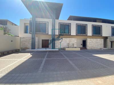 7 Bedroom Villa for Rent in Al Gurm, Abu Dhabi - A seven-bedroom villa in a prime location in the most luxurious resort in the area.