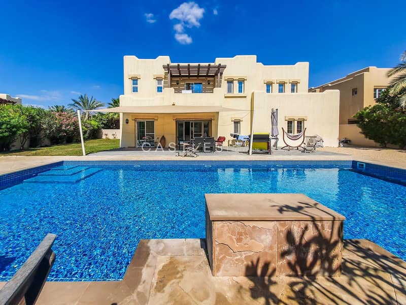 Private pool- 6 bed+maids in Terranova