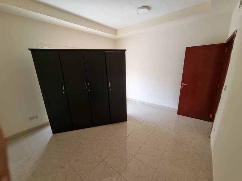 WOW!VACENT ONE BEDROOM HALL WITH BALCONY  AVALIBLE IN CBD FOR SALE