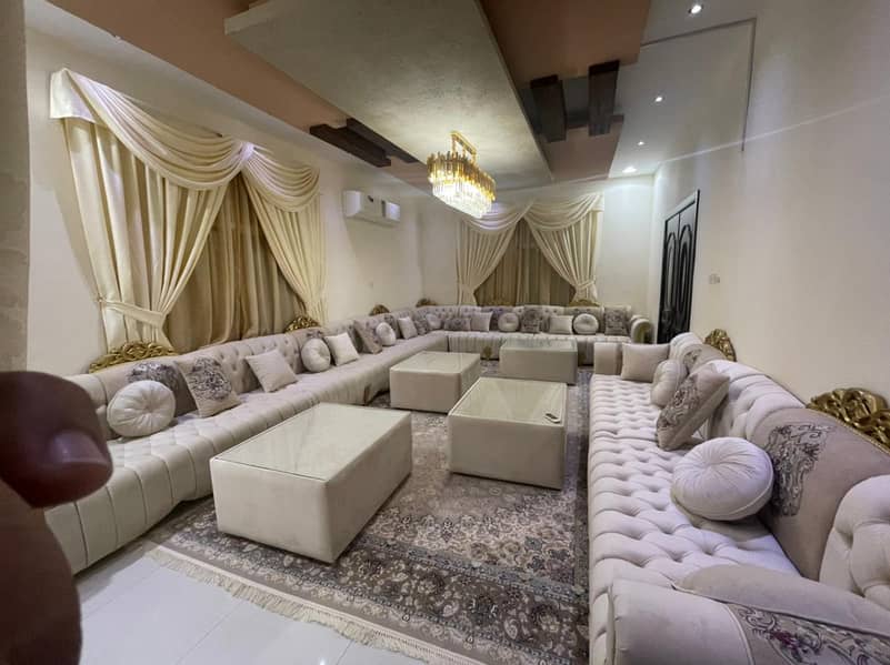 For rent a villa, the first inhabitant of Ajman, Al Mowaihat 1, close to all services, directly from the owner, 5 master rooms, super deluxe finishing