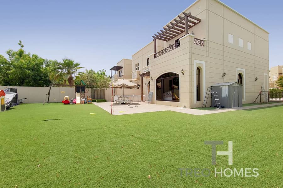 4 Bed | VOT | 8000+ Sqft | Huge Potential 4 Bed | VOT | 8000+ Sqft | Huge Potential