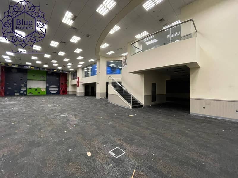 Huge fitted Showroom Available For Rent, 30870 Sqft in Oud Metha Suitable For Clinic ,Gym, Supermarket, Nursery 80 Aed Per Sqft