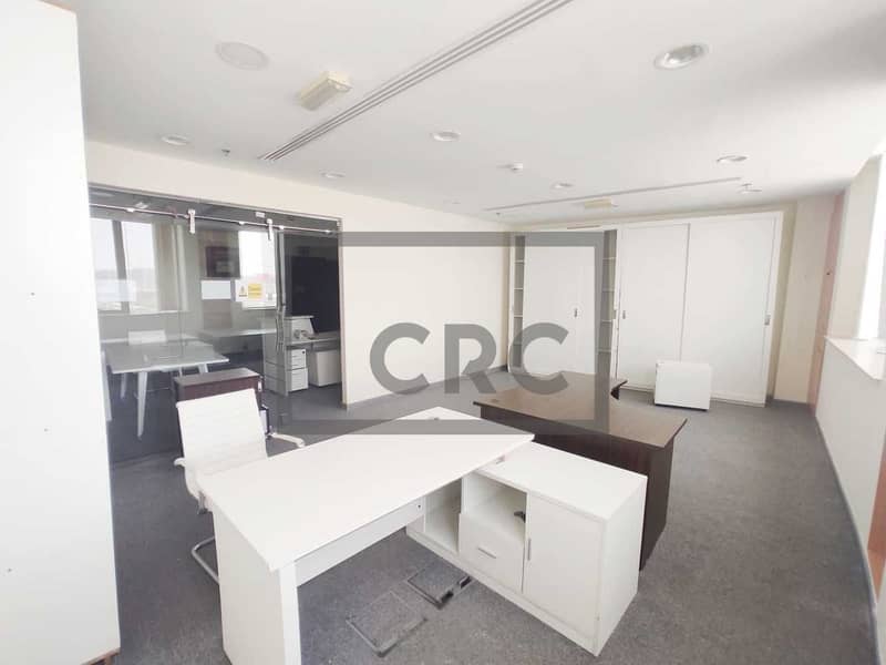 Fully furnished | 2 Partitions | 2 Parkings