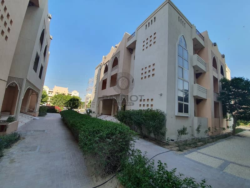 مبنى سكني في إيوان ريزيدنس 1،ایوان ریزیدنس،مجمع دبي للاستثمار 12 غرف 520000 درهم - 6087915