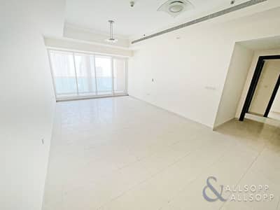 فلیٹ 2 غرفة نوم للبيع في الخليج التجاري، دبي - شقة في برج تشرشل السكني أبراج تشرشل الخليج التجاري 2 غرف 1600000 درهم - 6155595
