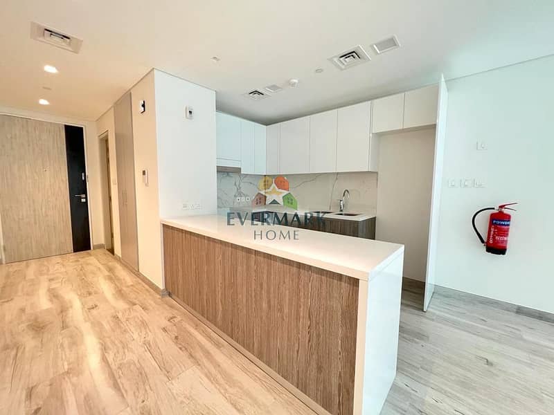 Brand New! 1 Bedroom + Laundry Room + Parking - Centralized AC