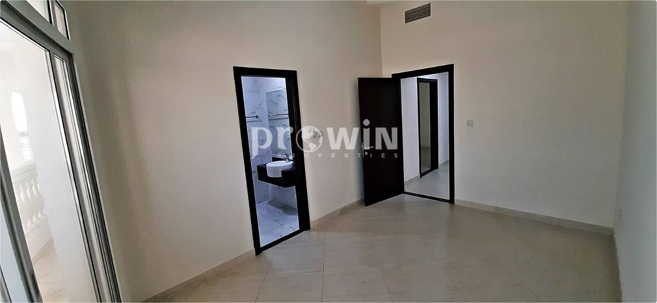 EQUIPPED LITCHEN | PALACE LIVING | PREMUIM LIFESTYLE |  LARGE SPACIOUS UNIT |  CLOSED KITCHEN | FAMILY RESIDENCE
