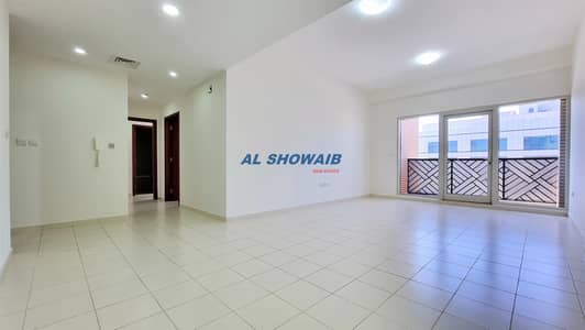 شقة 2 غرفة نوم للايجار في القرهود، دبي - شقة في منطقة شارع المطار القرهود 2 غرف 75000 درهم - 6130506