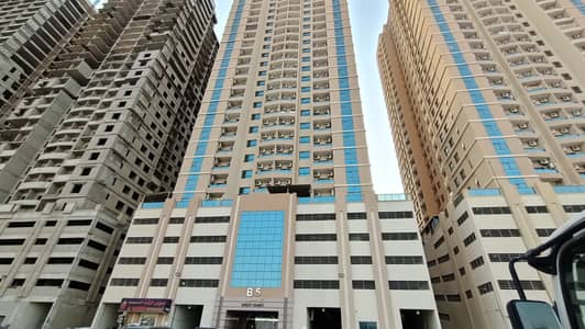 فلیٹ 3 غرف نوم للبيع في مدينة الإمارات‬، عجمان - تملك شقه غرفتين وصاله في ابراج مدينة الامارات مع الفرش وباركن وبسعر لقطه