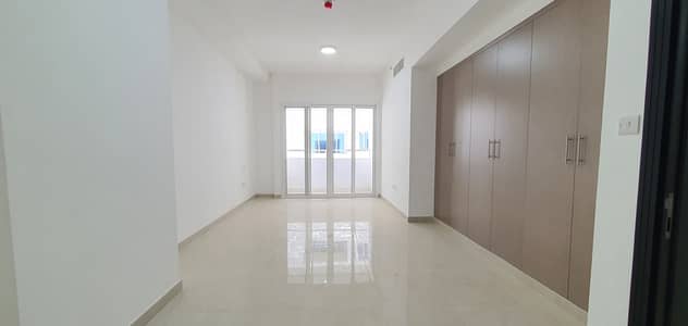 فلیٹ 1 غرفة نوم للايجار في أرجان، دبي - شقة في بناية عبد الواحد بن شبيب أرجان 1 غرف 43999 درهم - 6165147