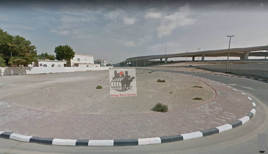للبيع  أرض سكنية  فى منطقة الياش –  تطل على شارع المطار -الذيد مدينة الشارقة. موقع مميز