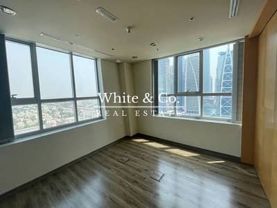 Office for Sale in Jumeirah Lake Towers (JLT), Dubai - Vacant | Fitted | Partition | Mid floor