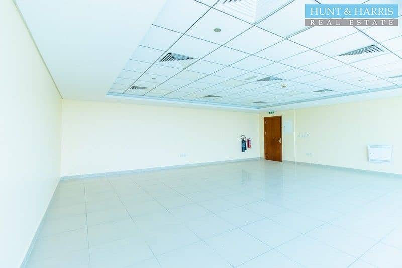 Офис в Дафан Аль Накхил，Джульфар Тауэрс, 320000 AED - 6174241