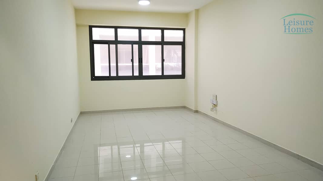 شقة في بناية الجراي،البرشاء 1،البرشاء 1 غرفة 42000 درهم - 6161092