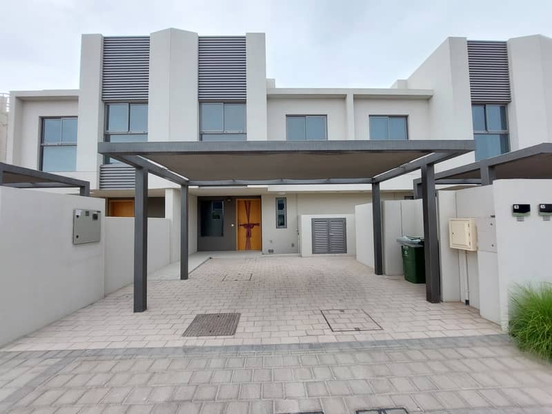 brand new 3 bedrooms Townhouse for rent in Al zahia Community