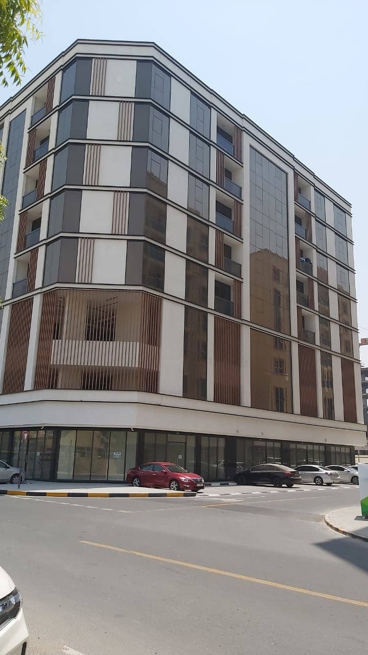 للبيع بناية جديدة في الشارقة  منطقة مويلح بجانب جامعة الشارقة  مجمع المدارس وسيتي سنتر الزاهية