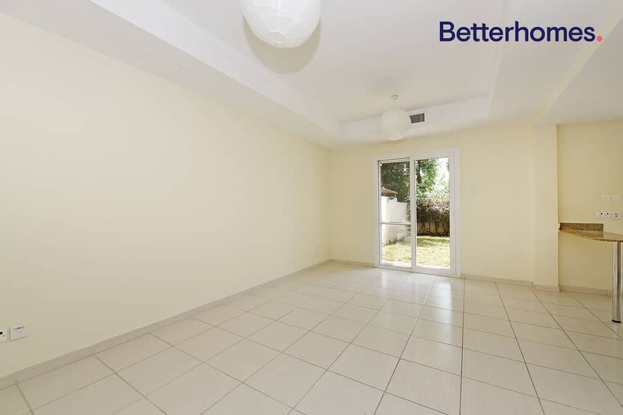 4M | Close to Park and Pool | Quiet Location
