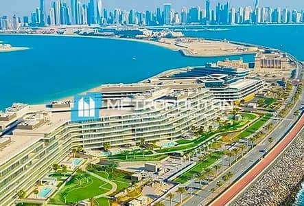 4 Bedroom Flat for Sale in Palm Jumeirah, Dubai - Beachfront Living  |  Modern Apartment  |  High Floor