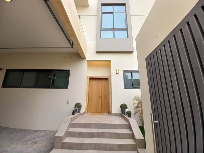 BRAND NEW 3 BHK TOWNHOUSE MODERN STILE READY TO MOVE, NO SERVICE CHARGE