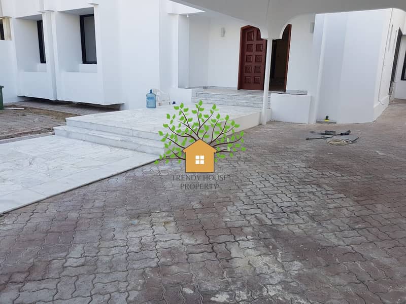 Renovated Clean villa in bateen Area 6 bed | outside Maid or watchman Room | Yard