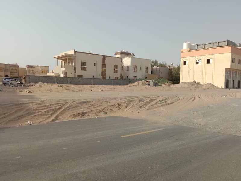 البيع ارض سكني تجاري على الزاوية الشارع في منطقة المويهات 1 التصريح G+1 خلف نستو تملك الحر