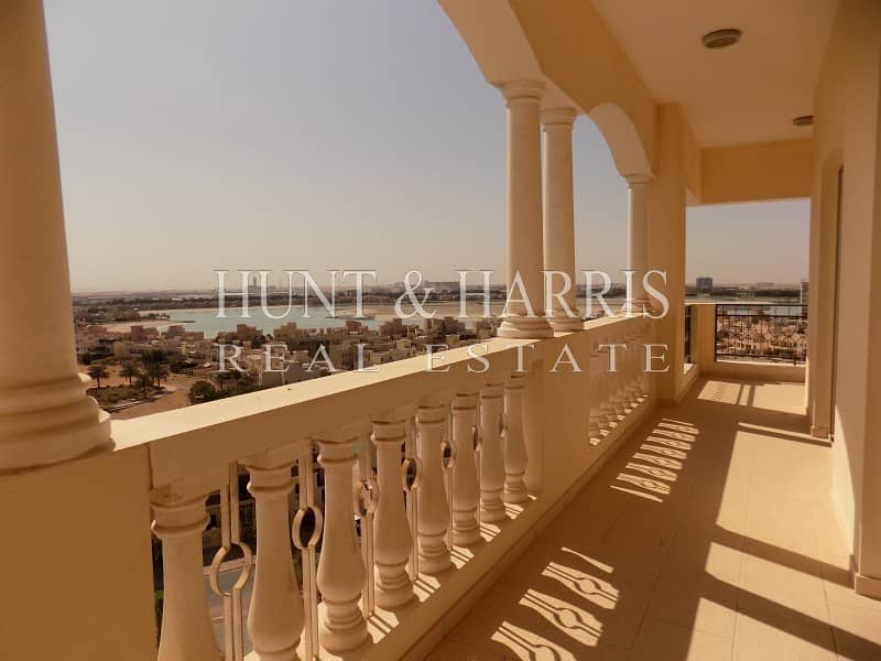 Amazing 2 Bedroom Apartment - Golf & Lagoon View