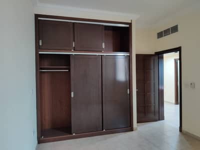3 Bedroom Penthouse for Rent in Al Manaseer, Abu Dhabi - Big flat in Central A/C with maids room